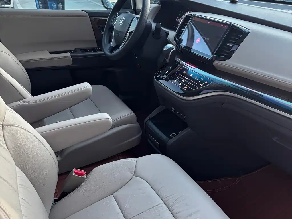Honda Odyssey 2015 Facelift 2.4L Luxury Edition