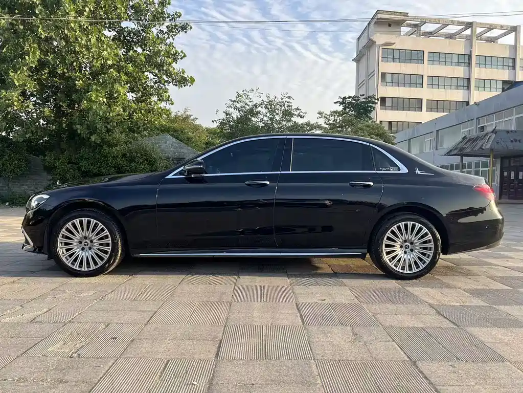 Mercedes-Benz E-Class 2022 E 300 L Fashion