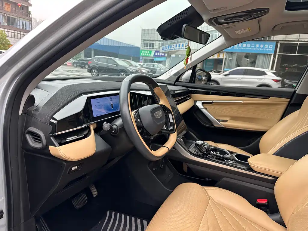 Geely Boyue L 2023 1.5TD DCT Prestige Edition