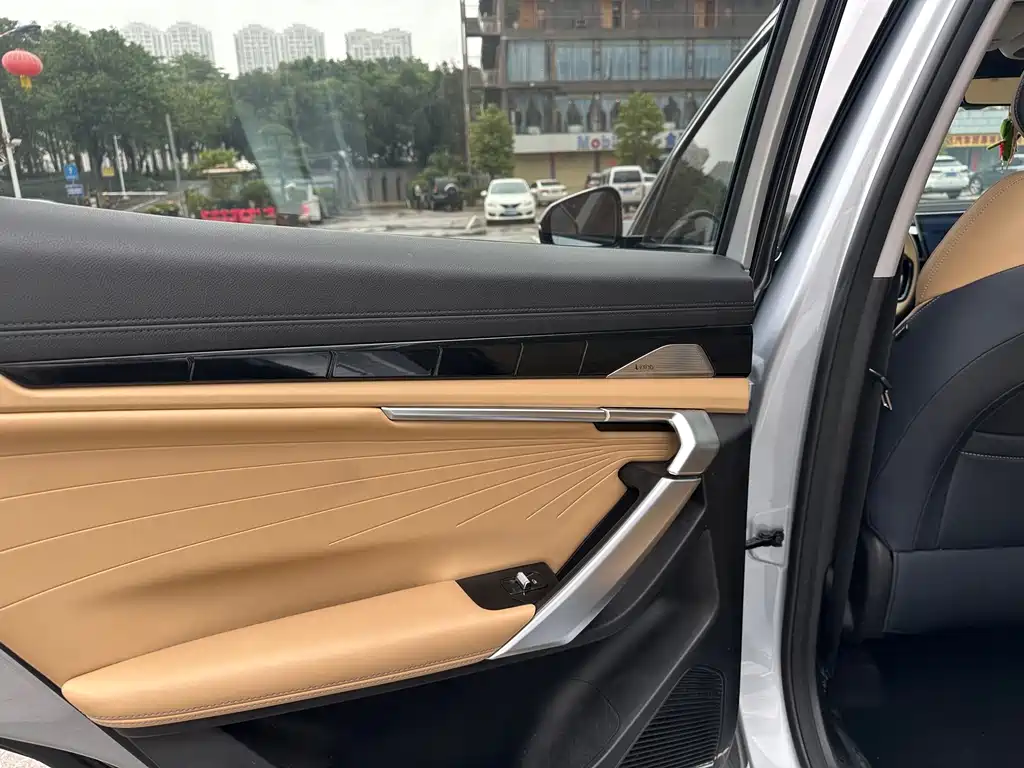 Geely Boyue L 2023 1.5TD DCT Prestige Edition