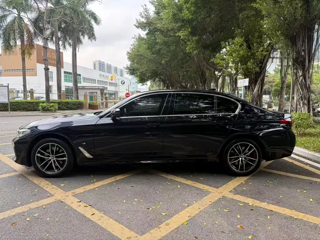BMW 5 Series 2022 Facelift II 525Li M Sport Package