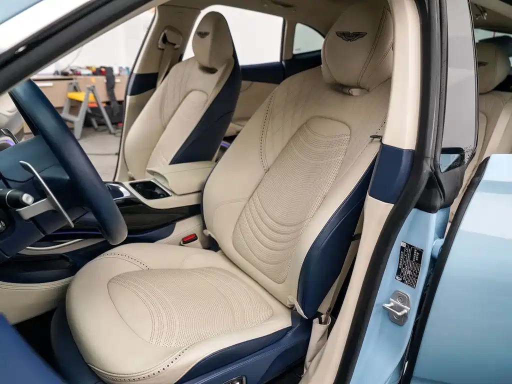 Aston Martin DBX 2022 3.0T STRAIGHT-SIX