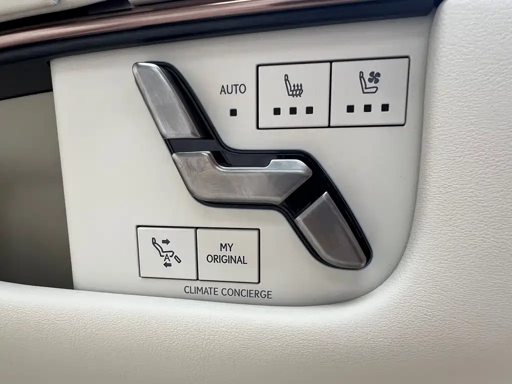 Lexus LM 500h 6-Seater Supreme Edition 2025
