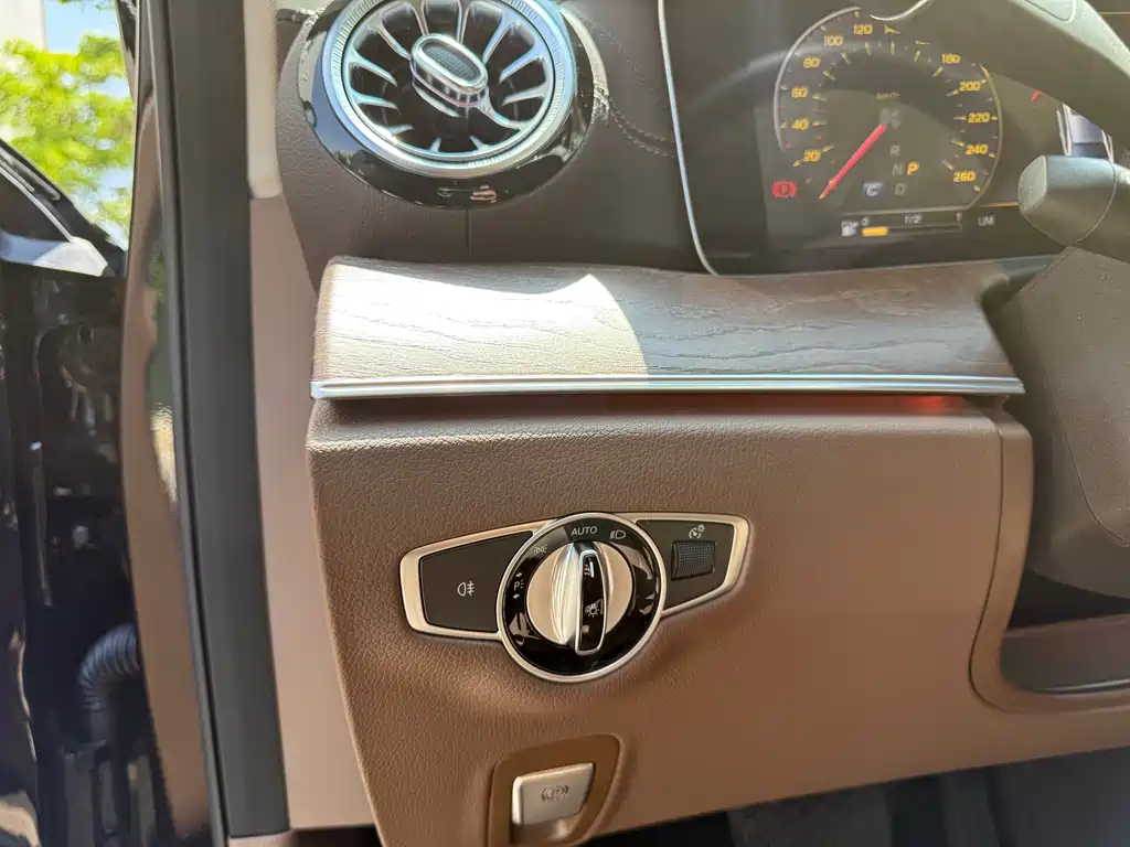 Mercedes-Benz E-Class 2020 E 300 L Fashion
