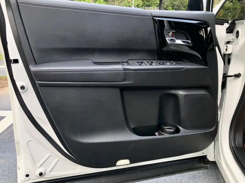 Honda Elysion 2019 2.0L Hybrid Luxury Edition