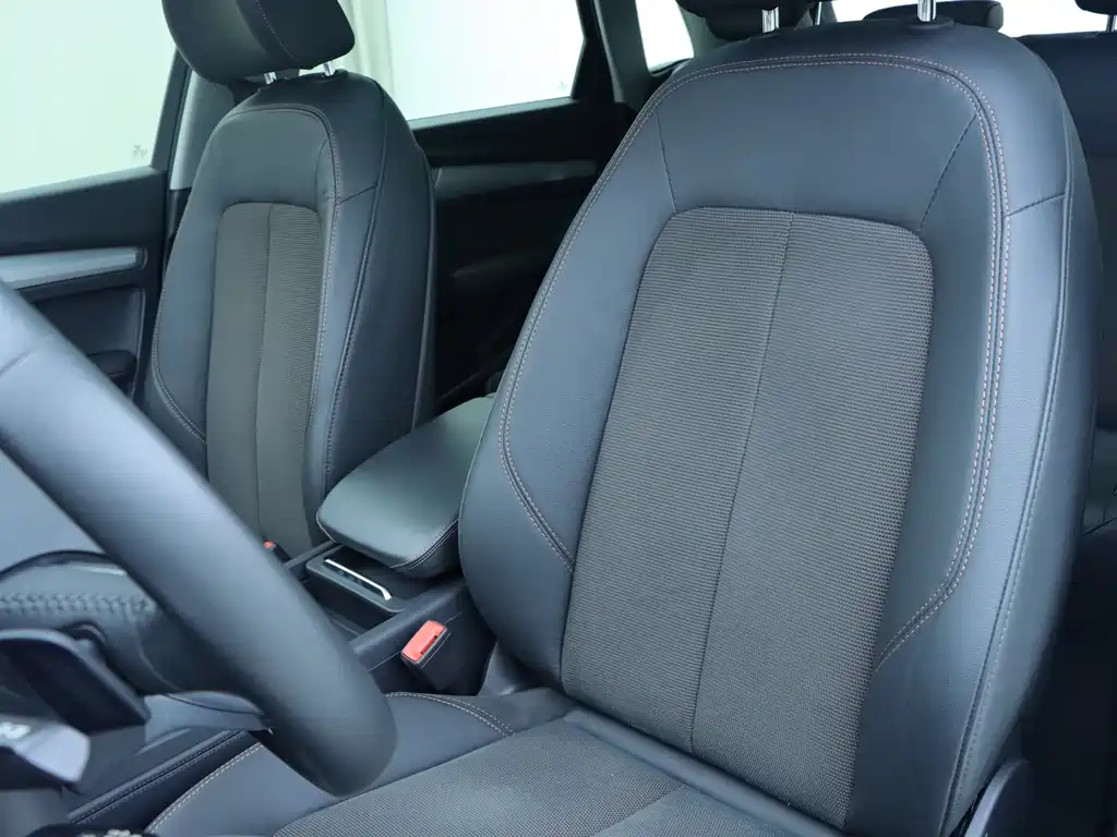 Audi Q5L 2018 40 TFSI Rongxiang Fashion Edition National V