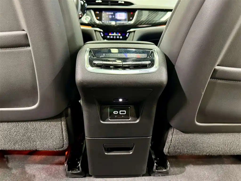 Cadillac XT6 2022 2.0T AWD Luxury 6-Seater