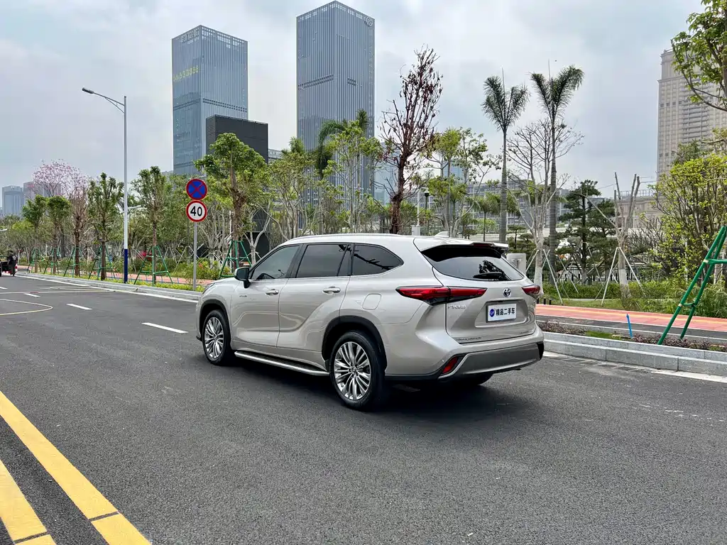 Toyota Highlander 2022 Hybrid 2.5L AWD Premium 7-Seater
