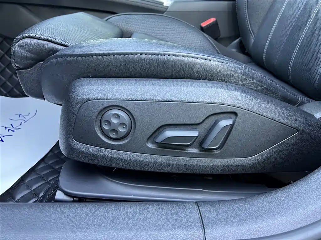 Audi A4L 2020 40 TFSI Luxury Dynamic Edition