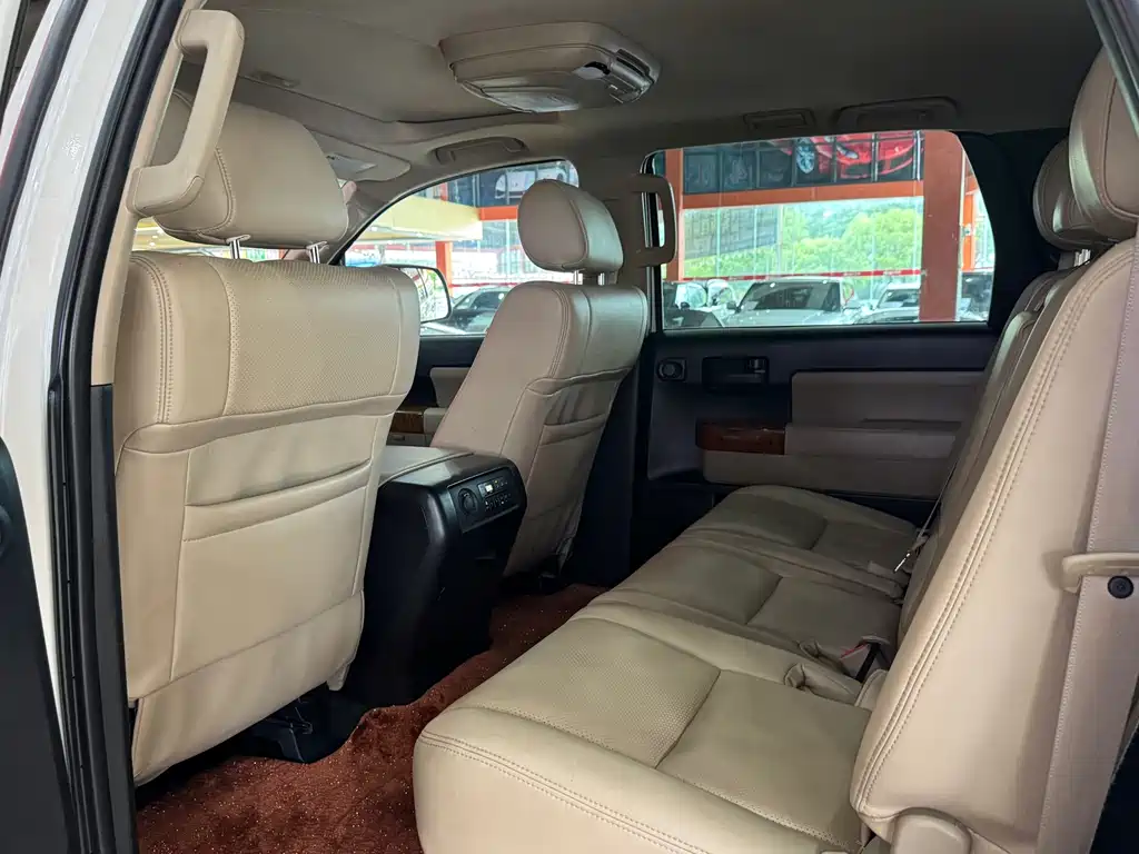 Toyota Sequoia 2015 5.7L US Spec