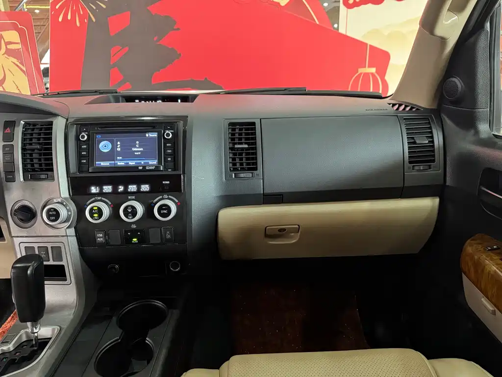 Toyota Sequoia 2015 5.7L US Spec