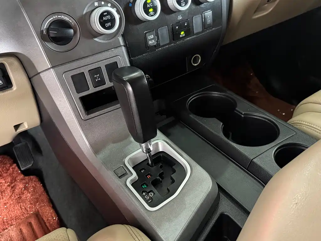 Toyota Sequoia 2015 5.7L US Spec