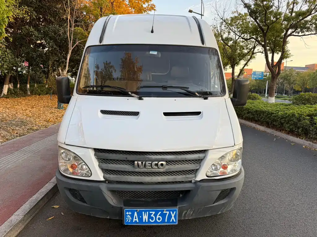Iveco Bao Di 2013 2.8T-V36 Box Truck