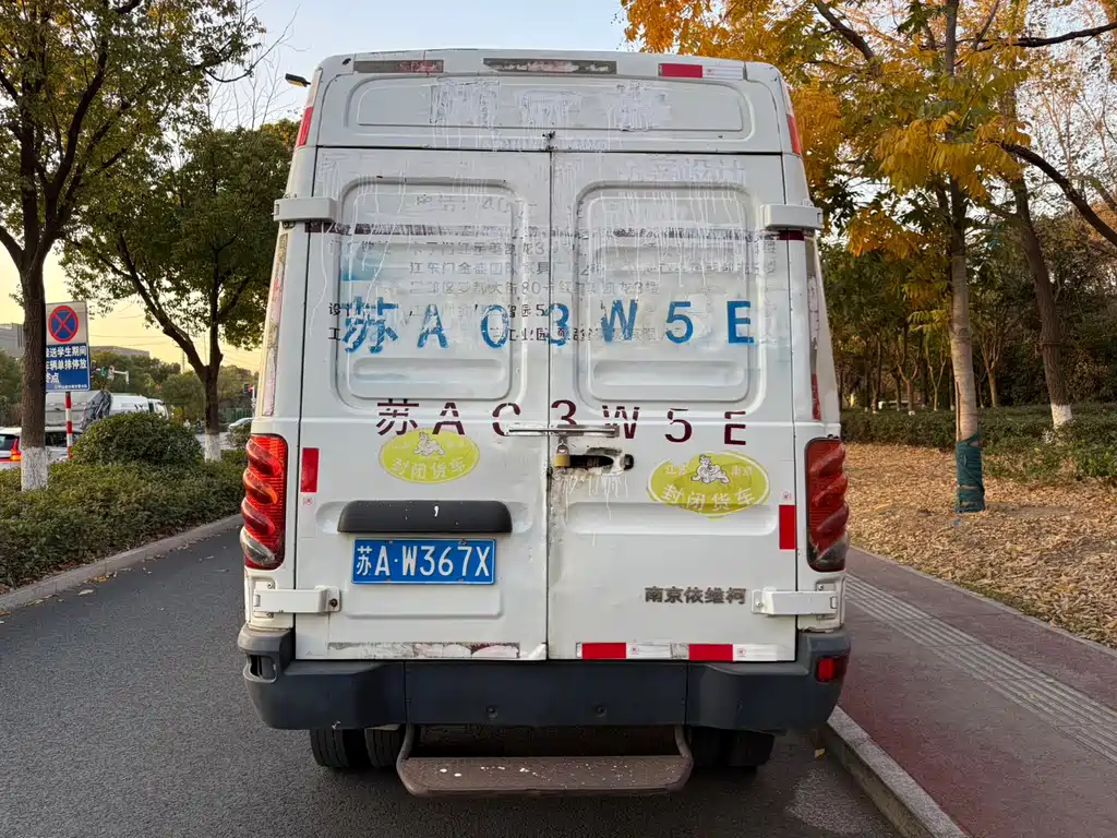 Iveco Bao Di 2013 2.8T-V36 Box Truck