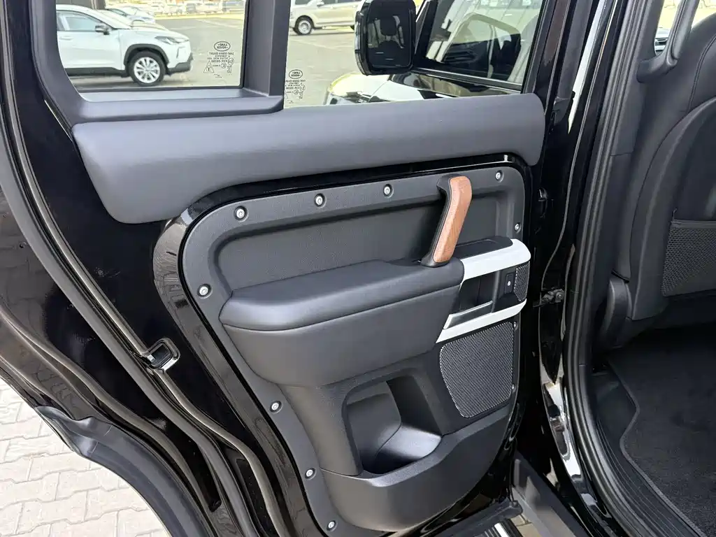 Land Rover Defender 2024 110 3.0T P400 X-DYNAMIC HSE