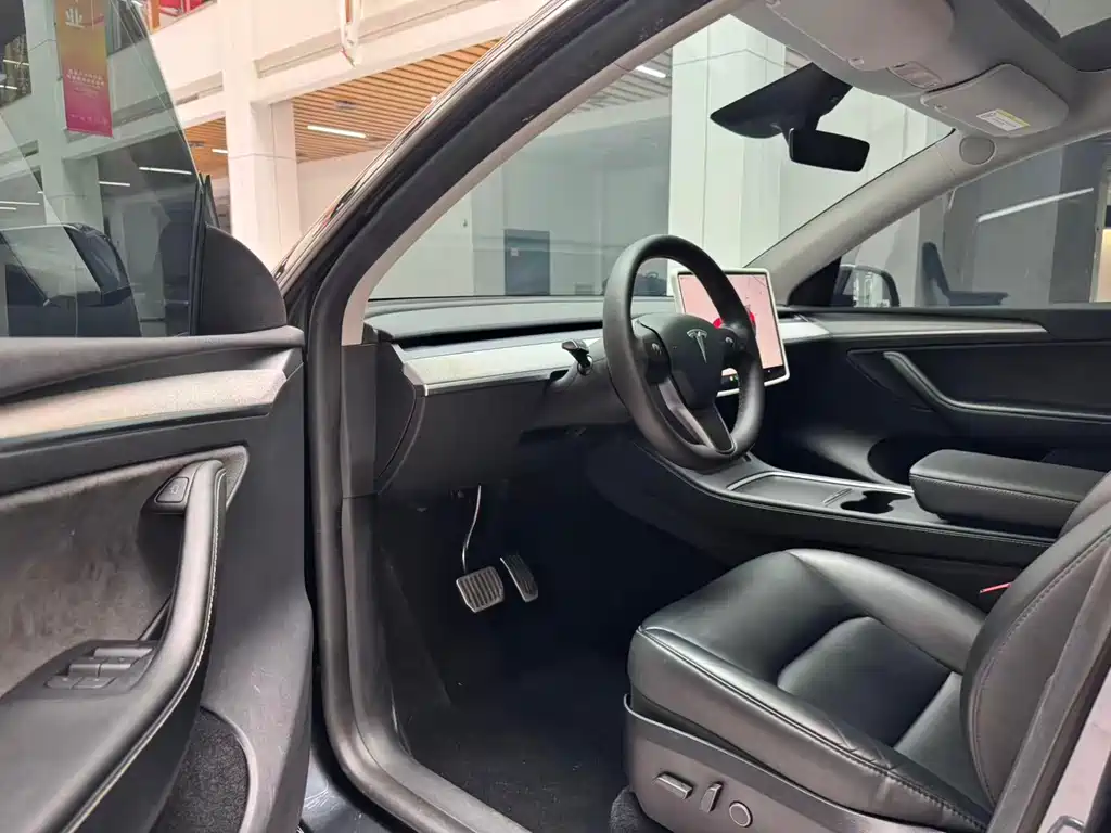 Model Y 2024 Rear-Wheel Drive