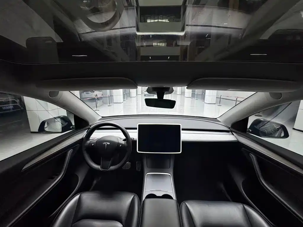Model Y 2024 Rear-Wheel Drive