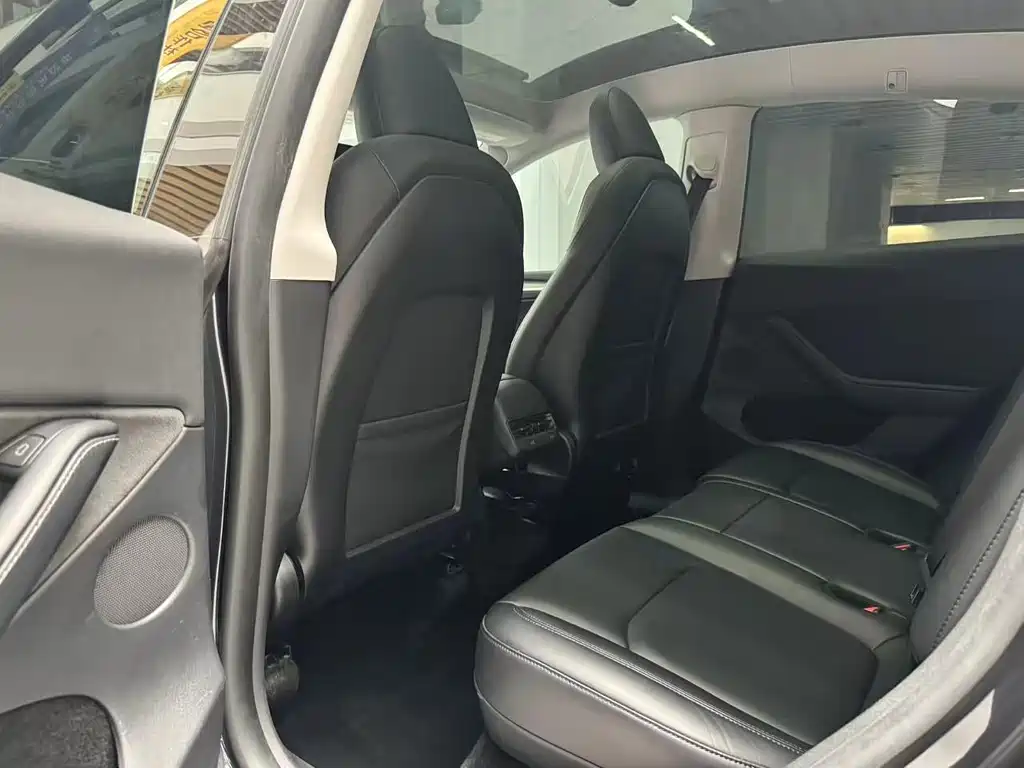 Model Y 2024 Rear-Wheel Drive