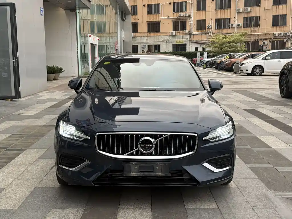 Volvo S60 2021 T4 Momentum Luxury Edition