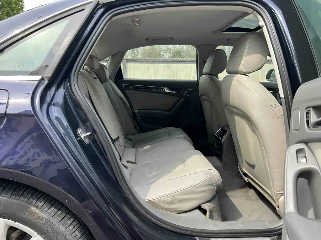 Audi A4L 2010 2.0 TFSI Standard