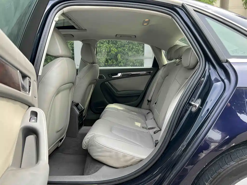 Audi A4L 2010 2.0 TFSI Standard