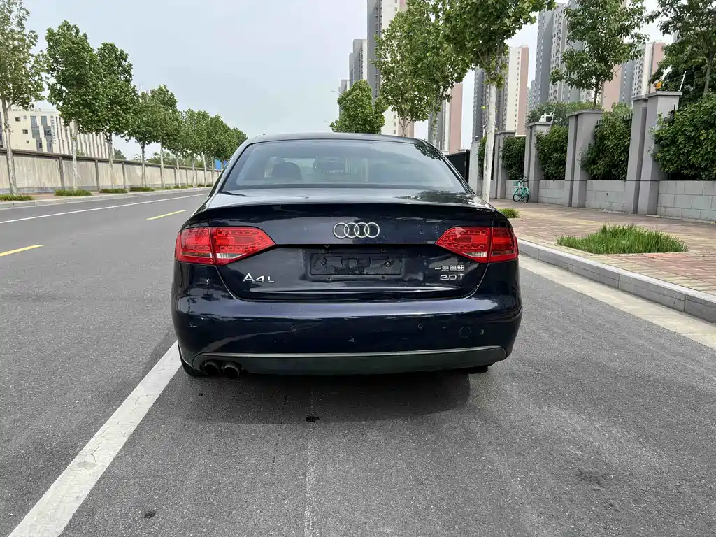Audi A4L 2010 2.0 TFSI Standard