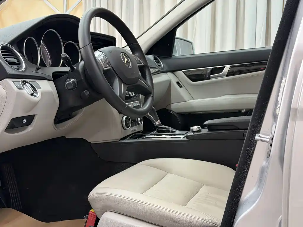 Mercedes-Benz C-Class 2011 C 200 CGI Fashion Edition