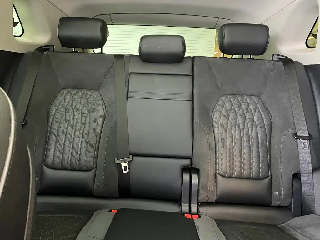Hongqi HS5 2022 2.0T AWD