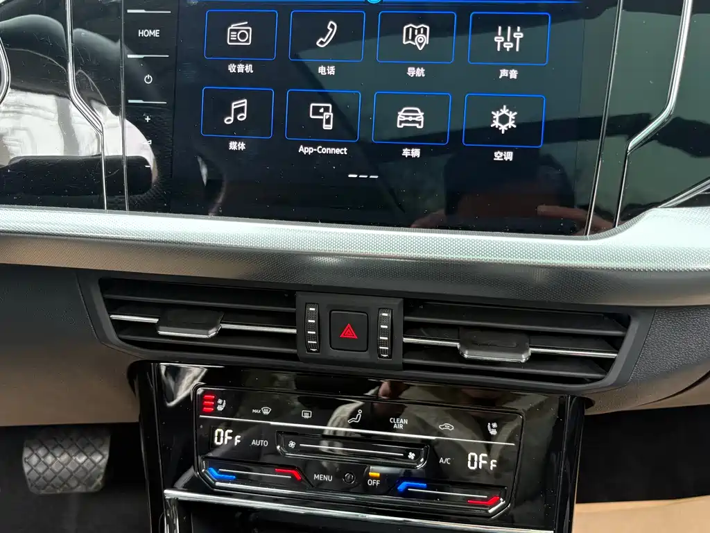 Volkswagen Passat 2024 380TSI Luxury Edition