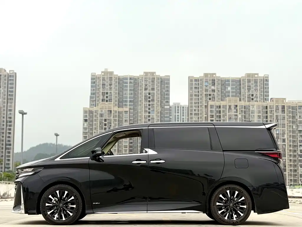 Vellfire 2024 Crown Hybrid 2.5L Supreme Executive Edition