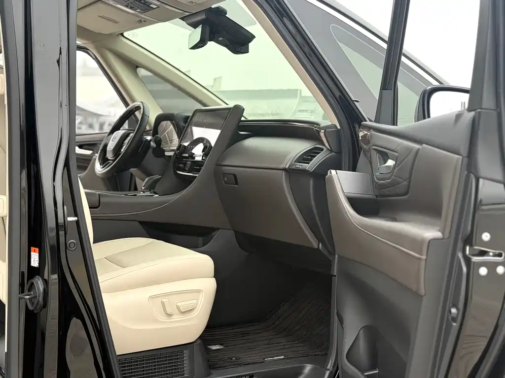 Vellfire 2024 Crown Hybrid 2.5L Supreme Executive Edition