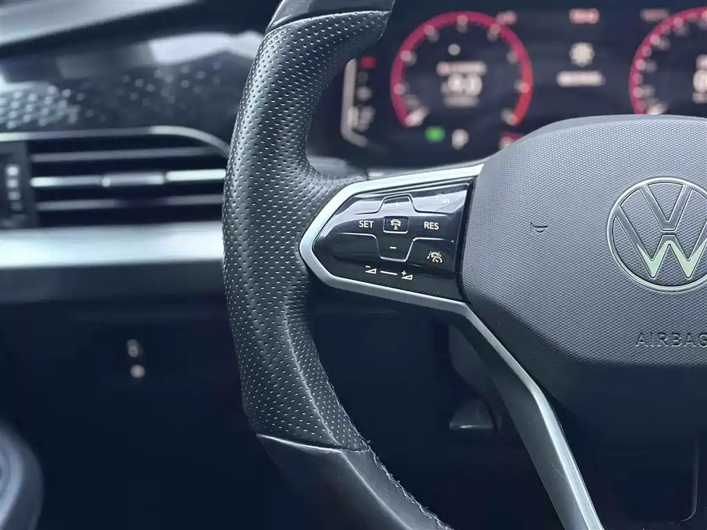 Volkswagen Passat 2022 330TSI Highline