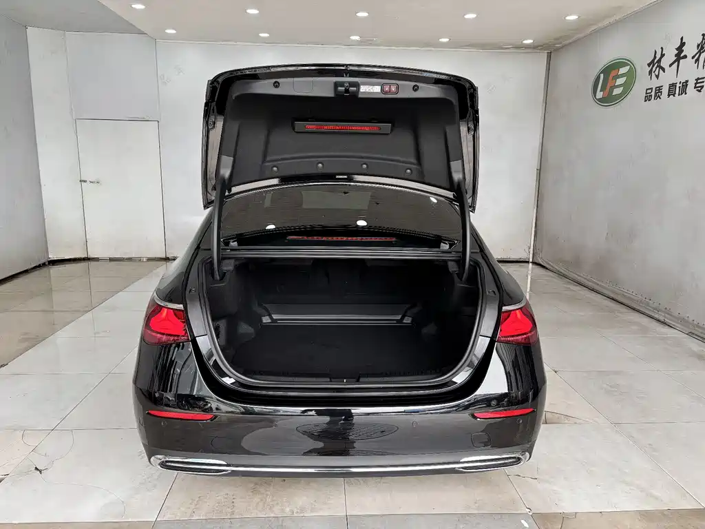 Mercedes-Benz E-Class 2026 E 300 L Luxury