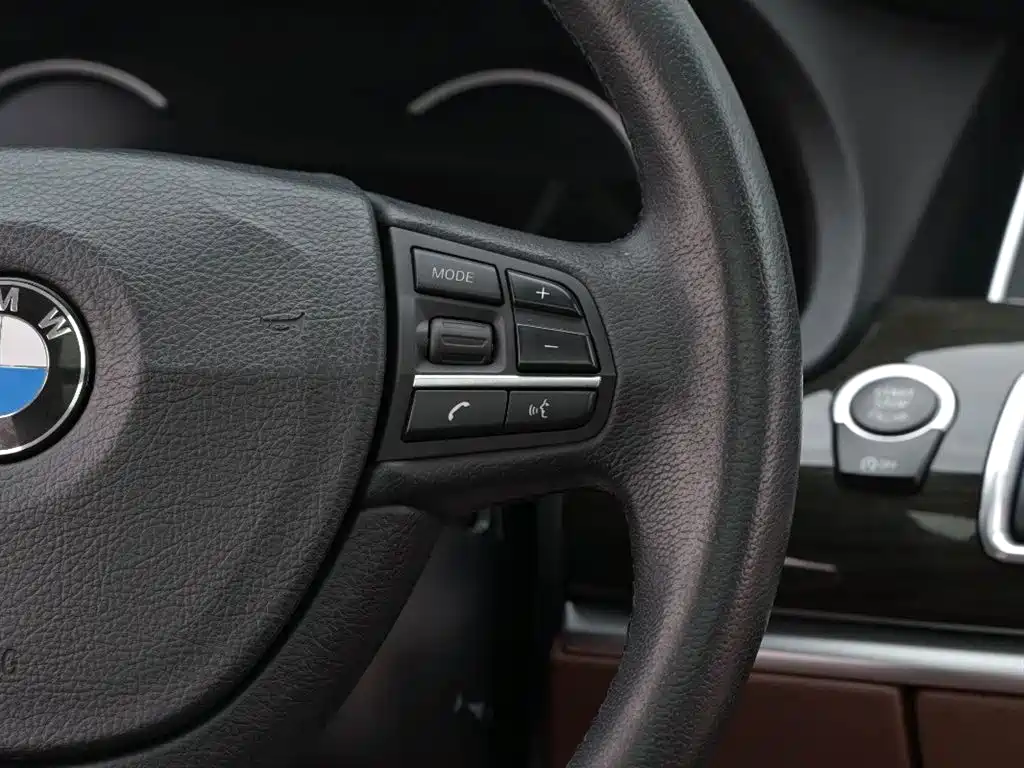 BMW 5 Series GT 2017 528i Leading Edition