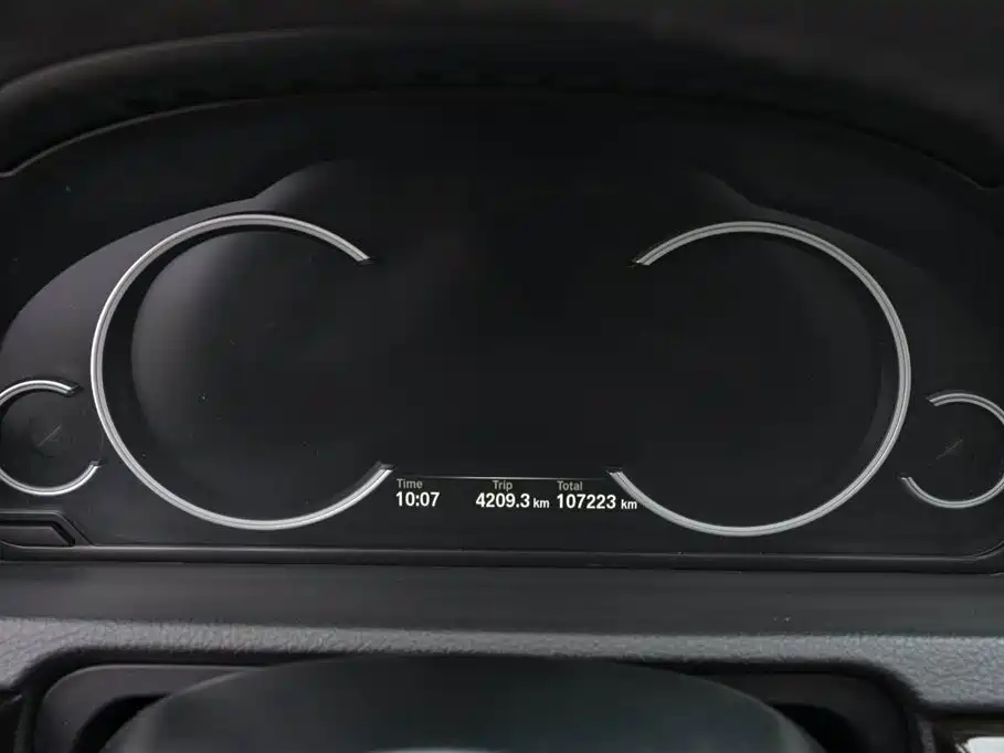 BMW 5 Series GT 2017 528i Leading Edition