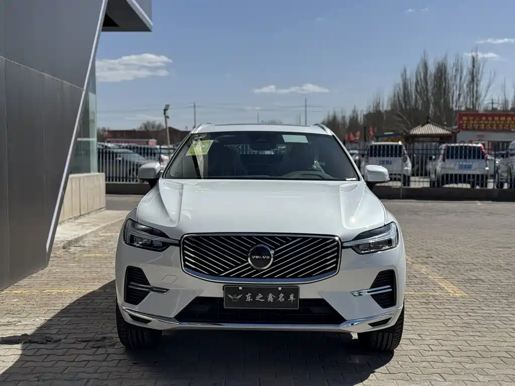 Volvo XC60 2026 B5 AWD Momentum