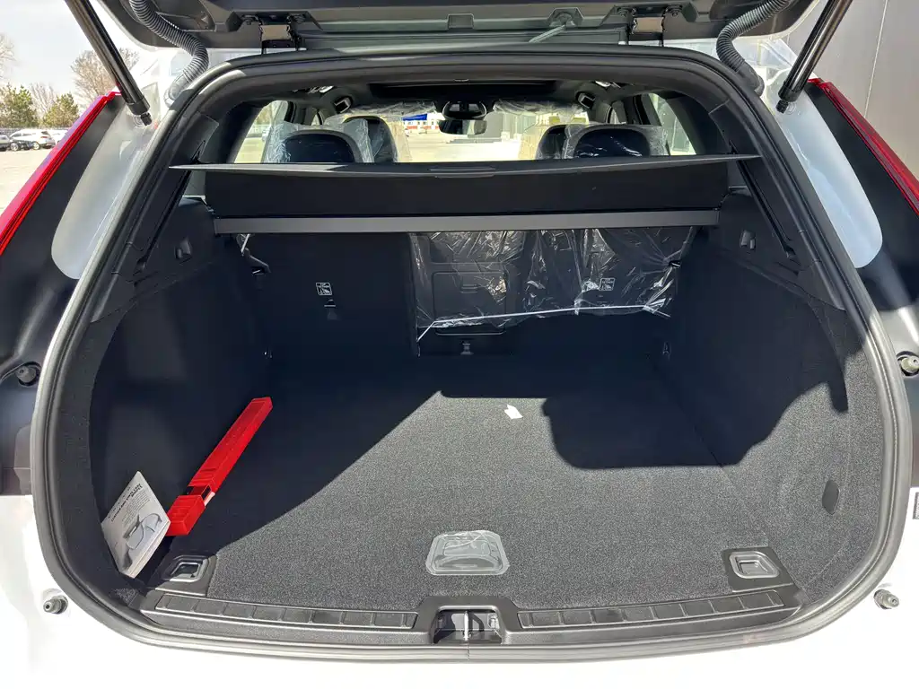 Volvo XC60 2026 B5 AWD Momentum