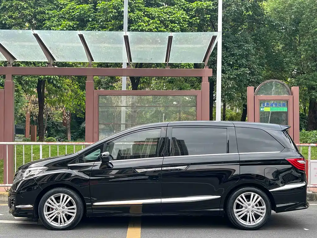 Honda Elysion 2016 2.4L Supreme Edition