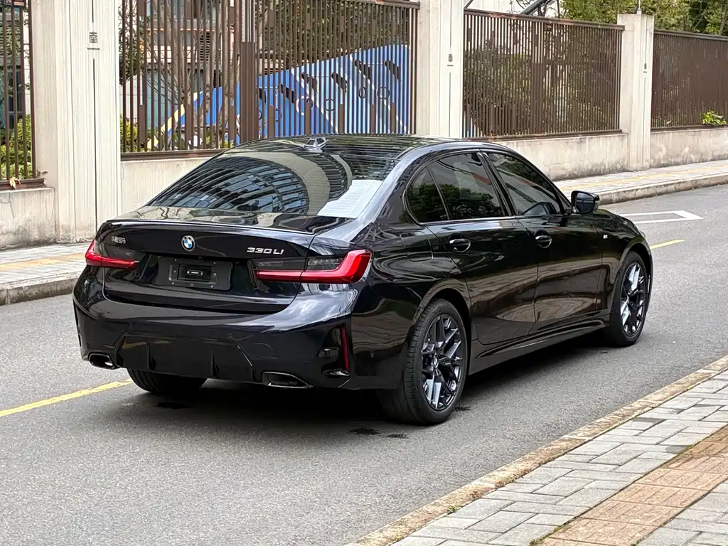 BMW 3 Series 2025 330Li Exclusive M Sport Night Edition