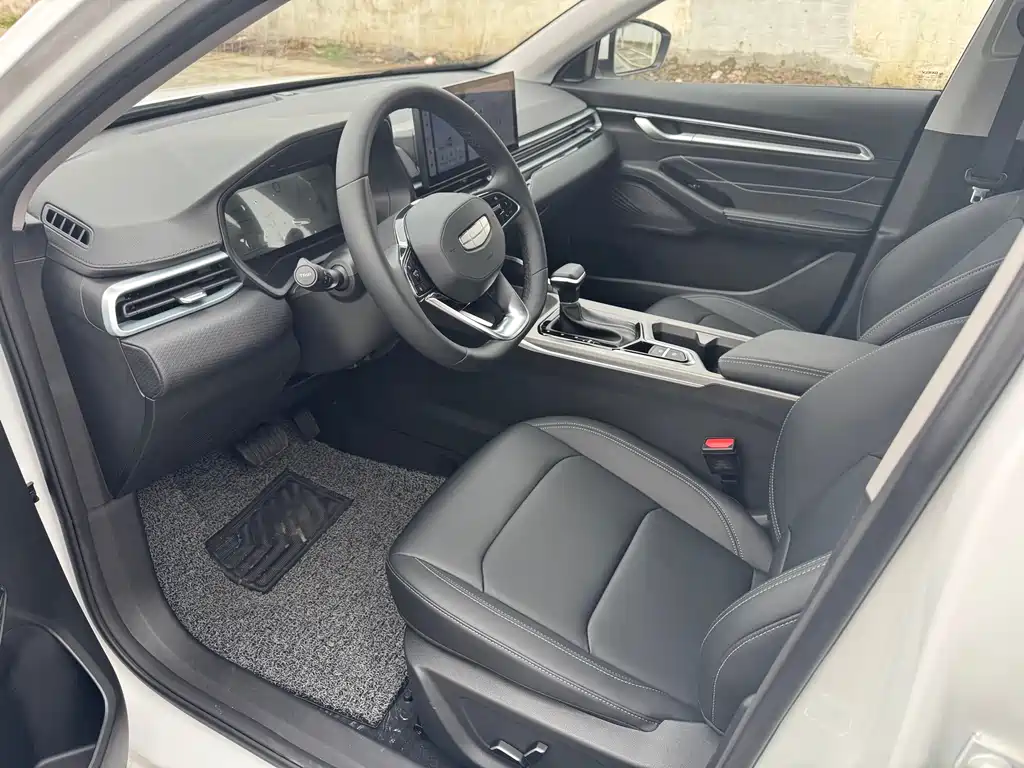 Geely Emgrand 2022 4th Generation 1.5L CVT Luxury Edition