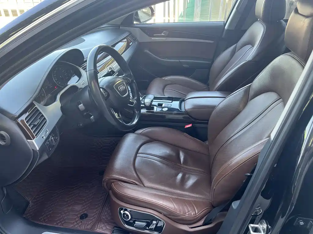 Audi A8L 45 TFSI quattro Luxury