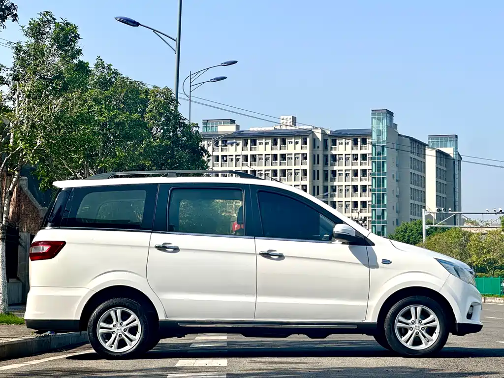 BAIC Huansu H2 2015 1.5L AMT Luxury BJ415C