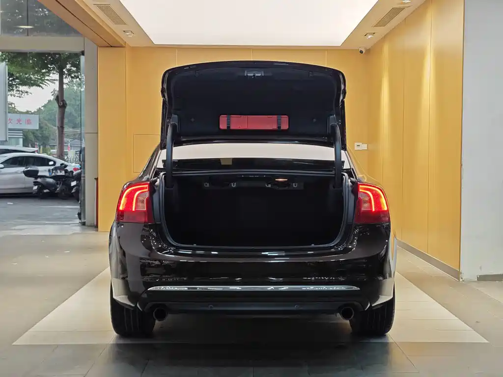Volvo S60L 2018 T4 Zhiyuan Edition
