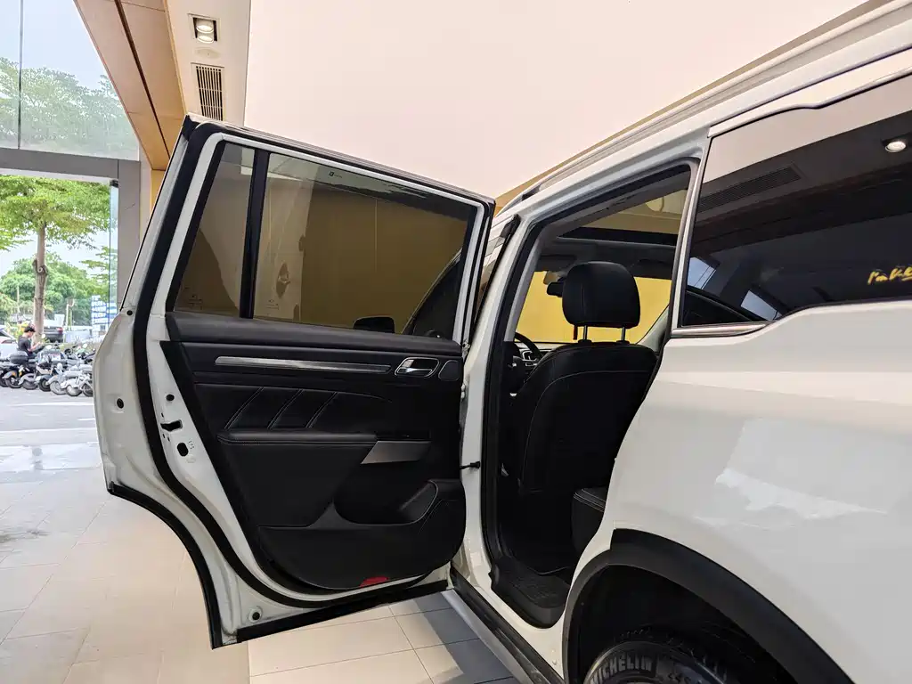 GAC Trumpchi GS8 2020 390T FWD Luxury Smart Connect Edition (7-Seater)