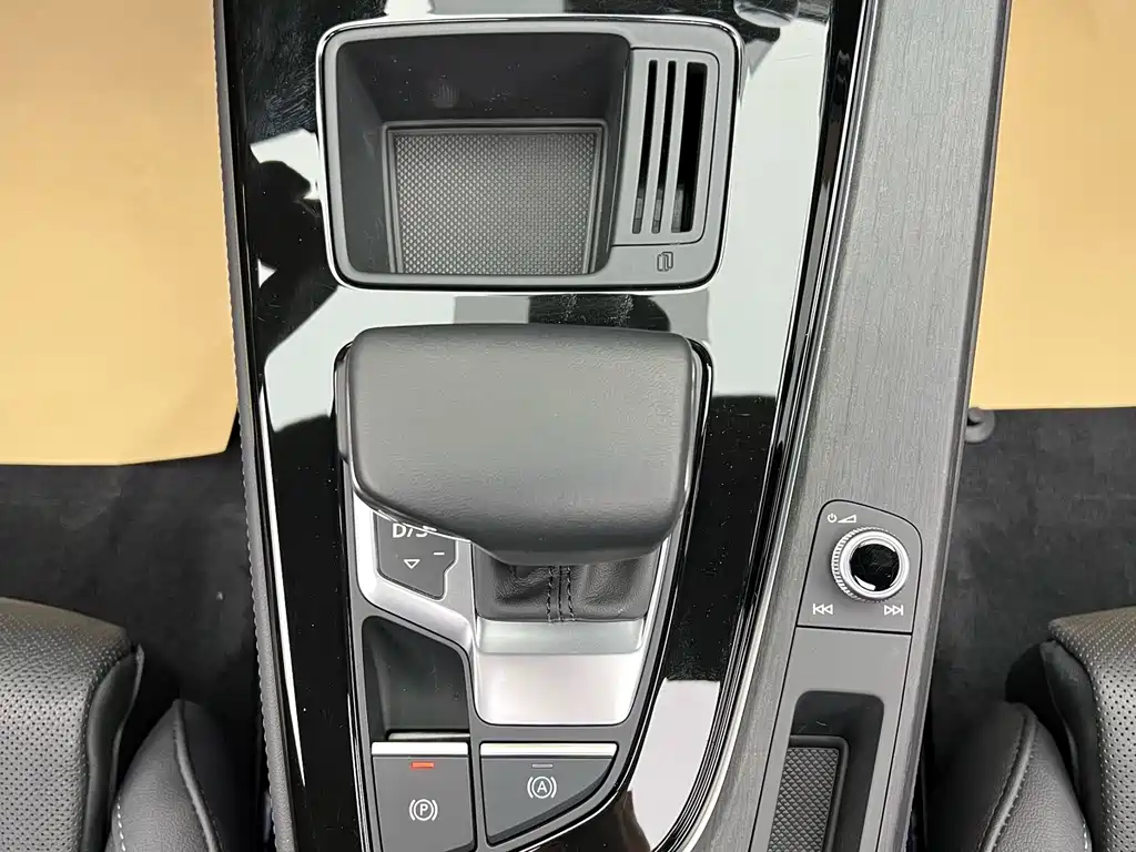 Audi A4L 2023 40 TFSI Bang & Olufsen Starry Night Edition