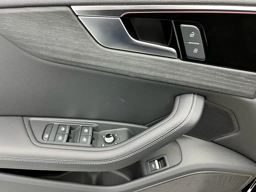 Audi A4L 2023 40 TFSI Bang & Olufsen Starry Night Edition