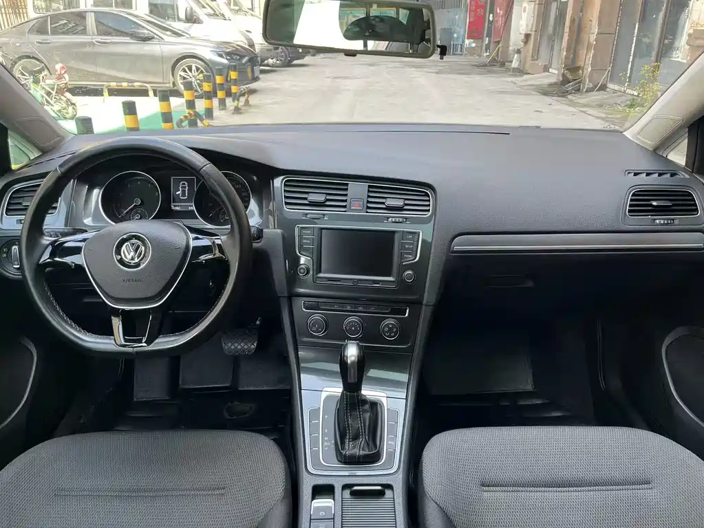Golf 2017 1.6L Automatic Comfort Edition Million Car Commemorative Edition