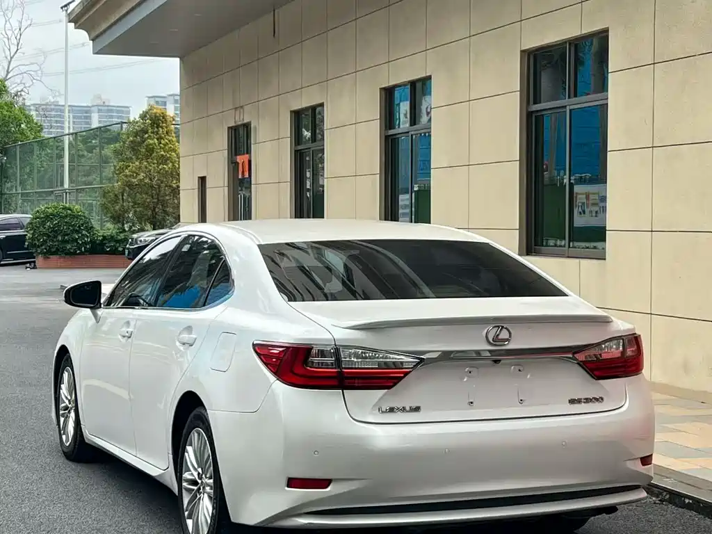 Lexus ES 2015 200 Elite Edition