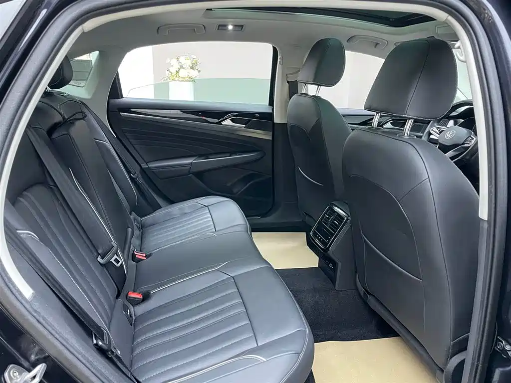 Volkswagen Passat PHEV 2023 430PHEV Hybrid Elite Edition