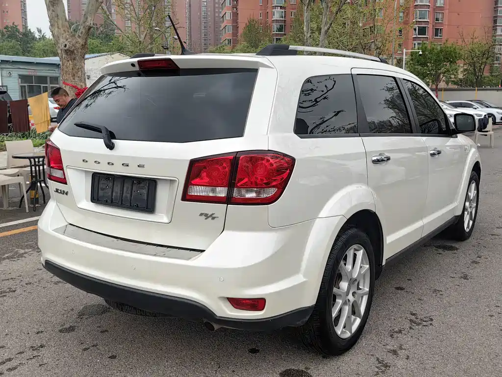Dodge Journey 2013 2.4L FWD Premium Edition